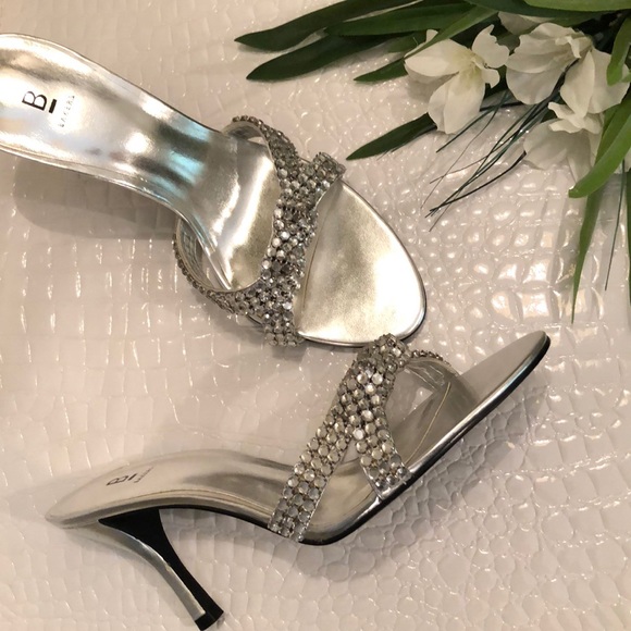 Bakers Shoes - Silver Rhinestone Knotted Slides NWOT